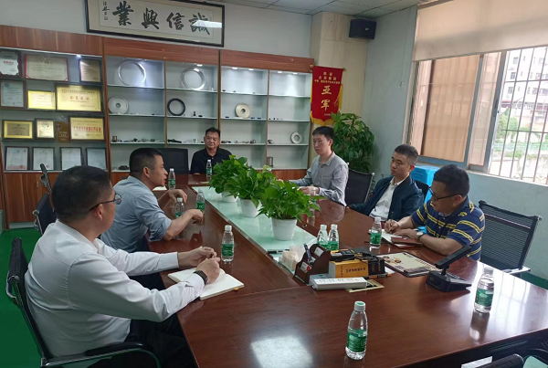 合發(fā)齒輪總經(jīng)理曹小林先生進(jìn)行接待，并做工作匯報
